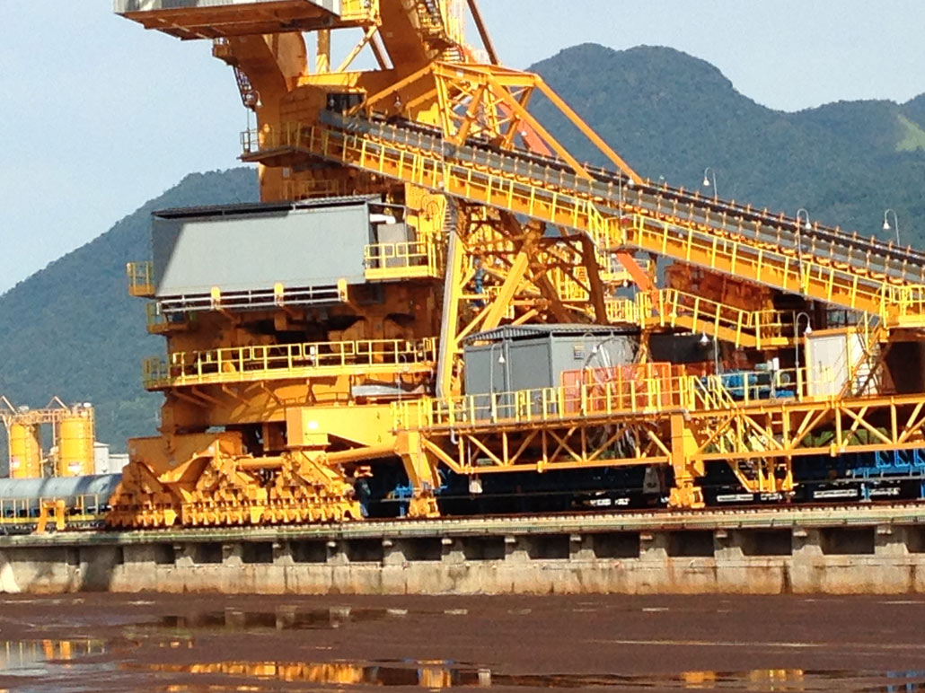 ASOFRIGO vista general excavadora en cantera